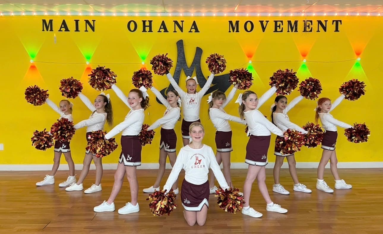 The Lil Shawty Cheer team together in the studio